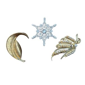 Vtg Holiday Brooch‎ Bundle Sparkly Rhinestone Gold-Tone Pins Festive Winter